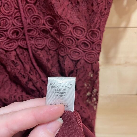 Francesca’s Wine Lace Mini Dress Small - Picture 7 of 8
